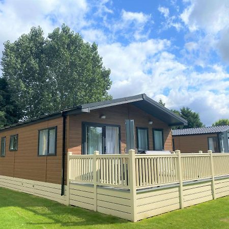 The Yorkshire Burrow Lodge With Hot Tub Εξωτερικό φωτογραφία