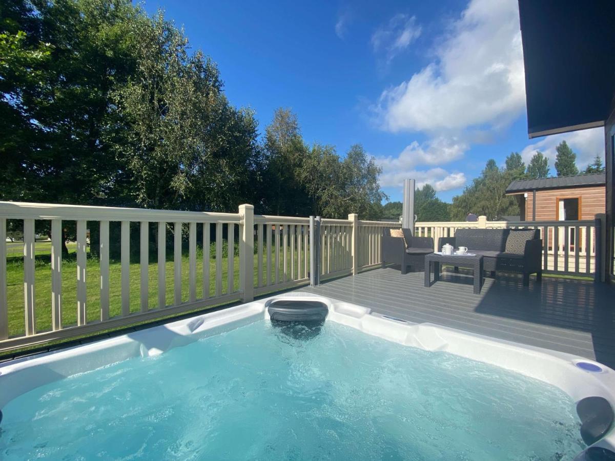 The Yorkshire Burrow Lodge With Hot Tub Εξωτερικό φωτογραφία