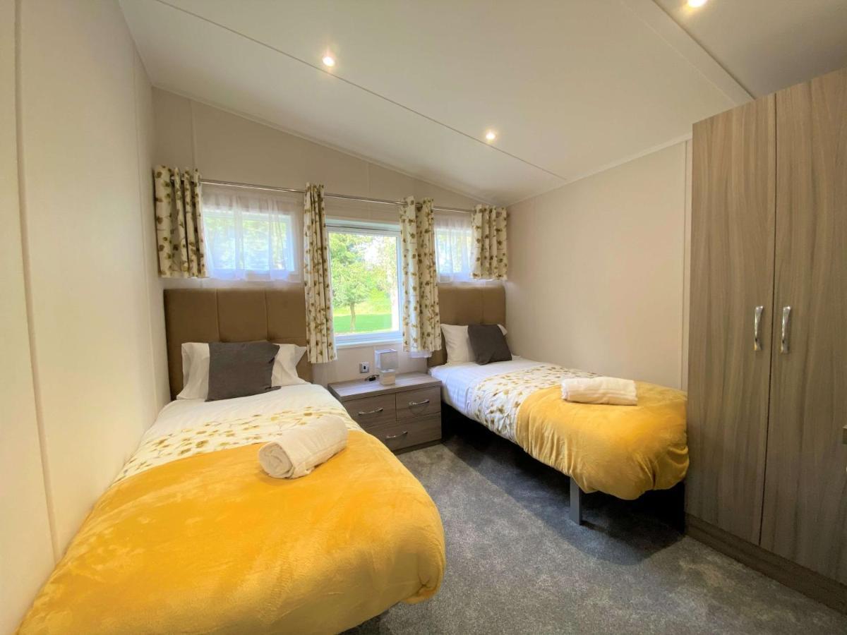 The Yorkshire Burrow Lodge With Hot Tub Εξωτερικό φωτογραφία