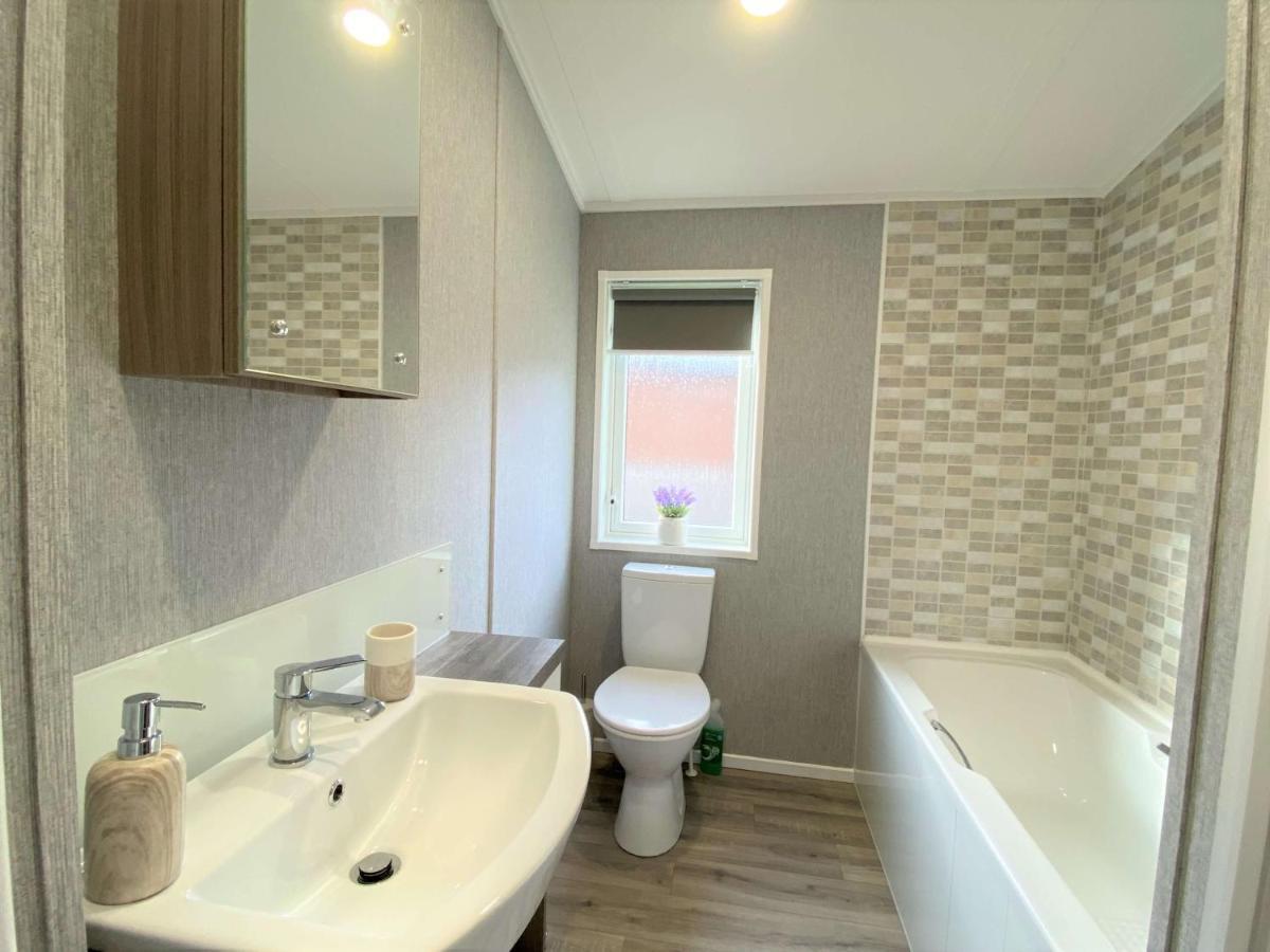 The Yorkshire Burrow Lodge With Hot Tub Εξωτερικό φωτογραφία